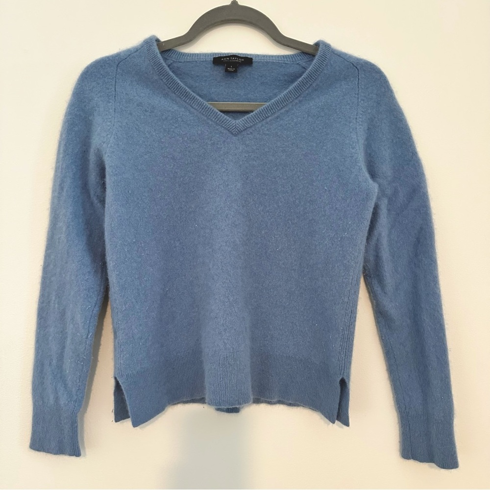 100% Cashmere Ann Taylor vneck sweater